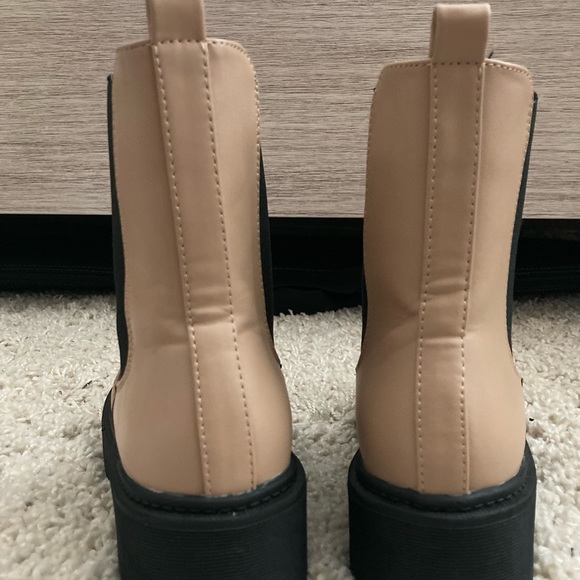 Tan/Black Chelsea Boots - Picture 3 of 9